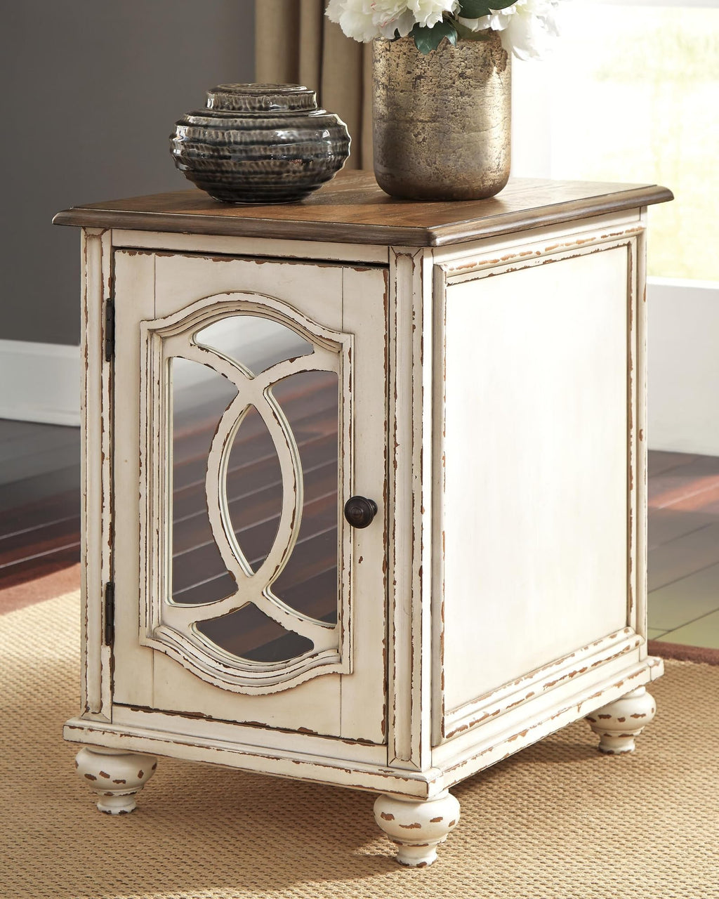 Chairside End Table with Storage Q8081