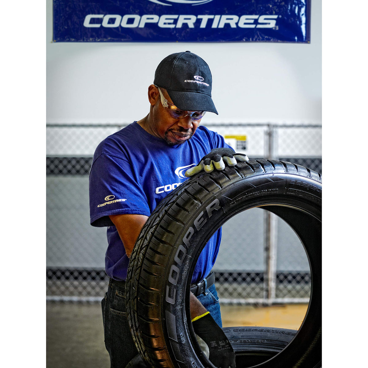 All-Season 215/60R16 95V Tire K4517